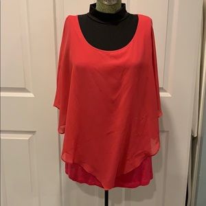 🌺 Form fitting tank with flowing overlay